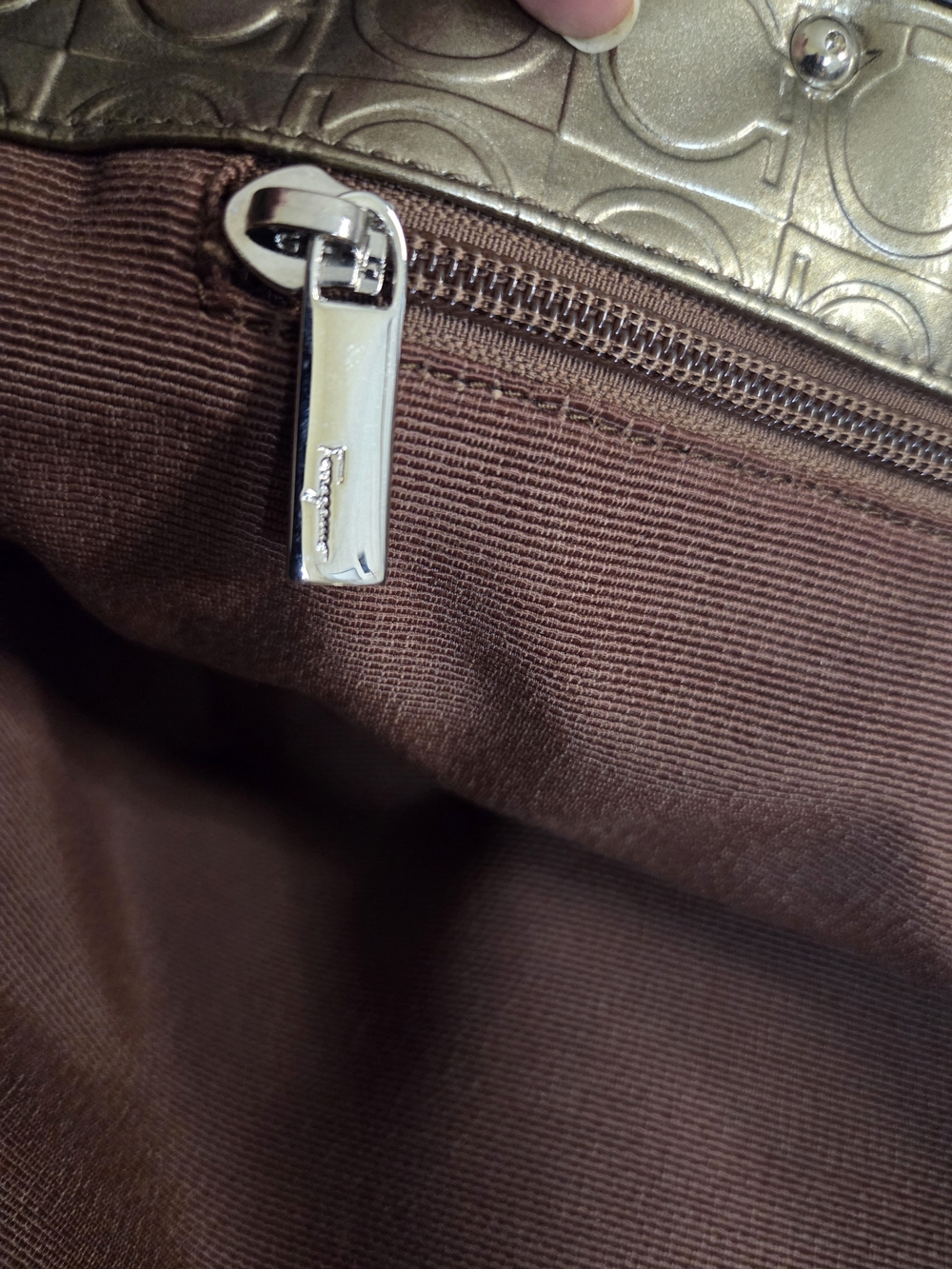 Salvatore Frrragamo Gancini Tote Bag - Picture 11 of 11